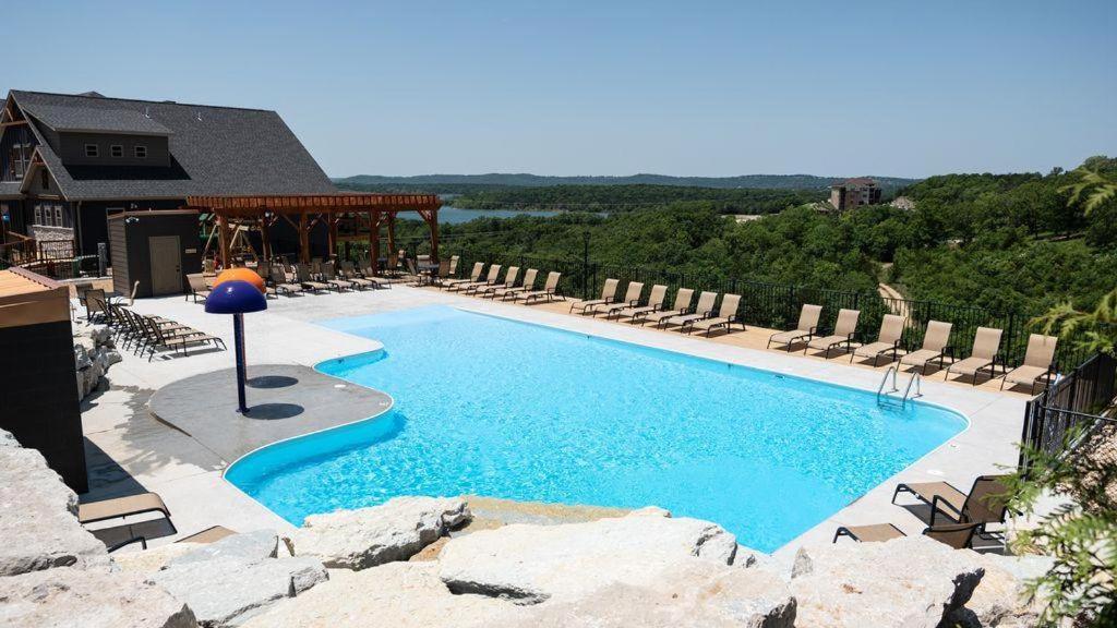 Chateau On The Cove Бренсон Екстер'єр фото