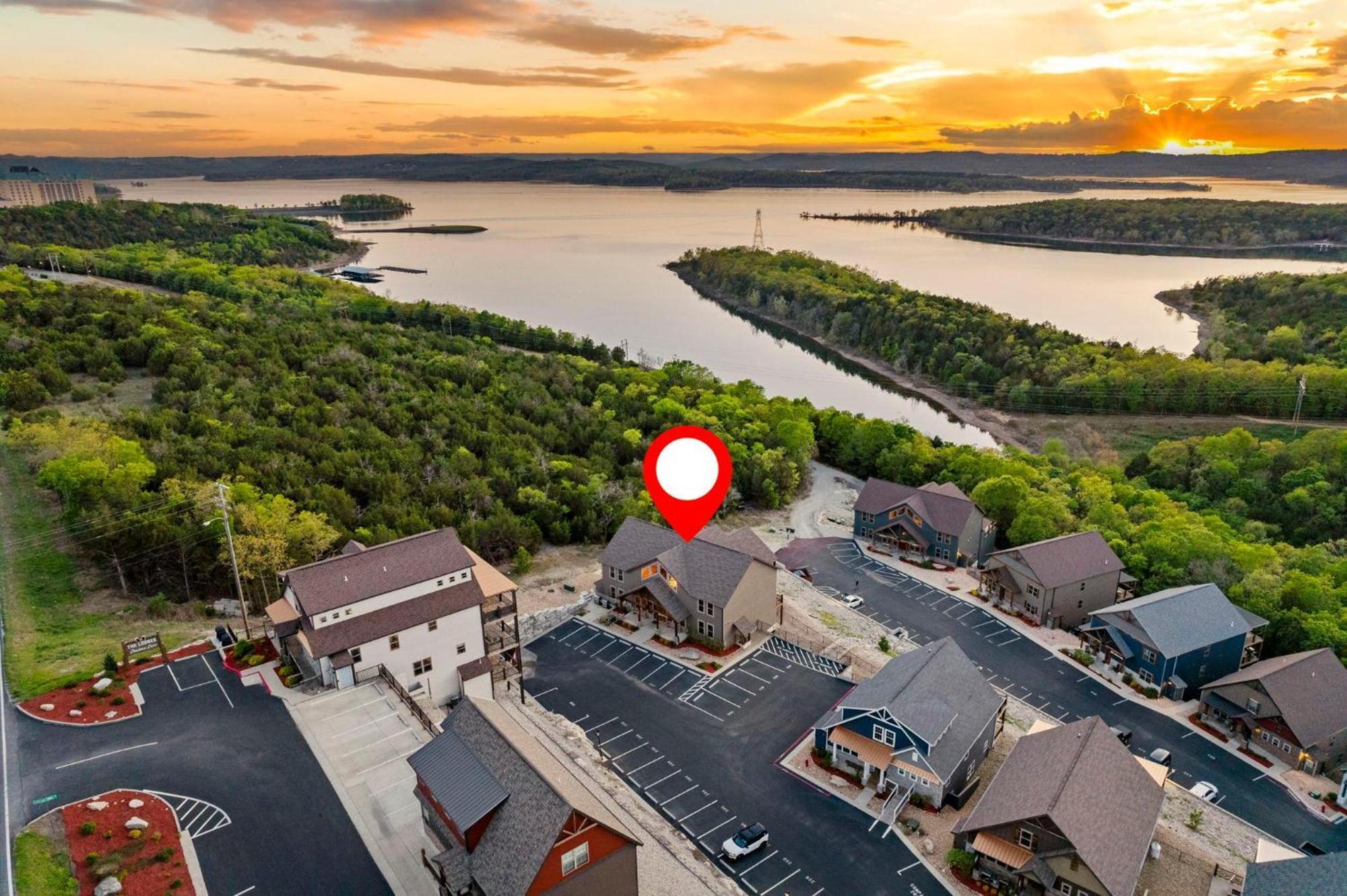 Chateau On The Cove Бренсон Екстер'єр фото